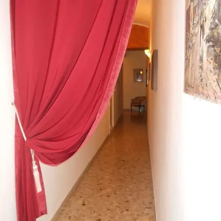 Piccadilly House Катания